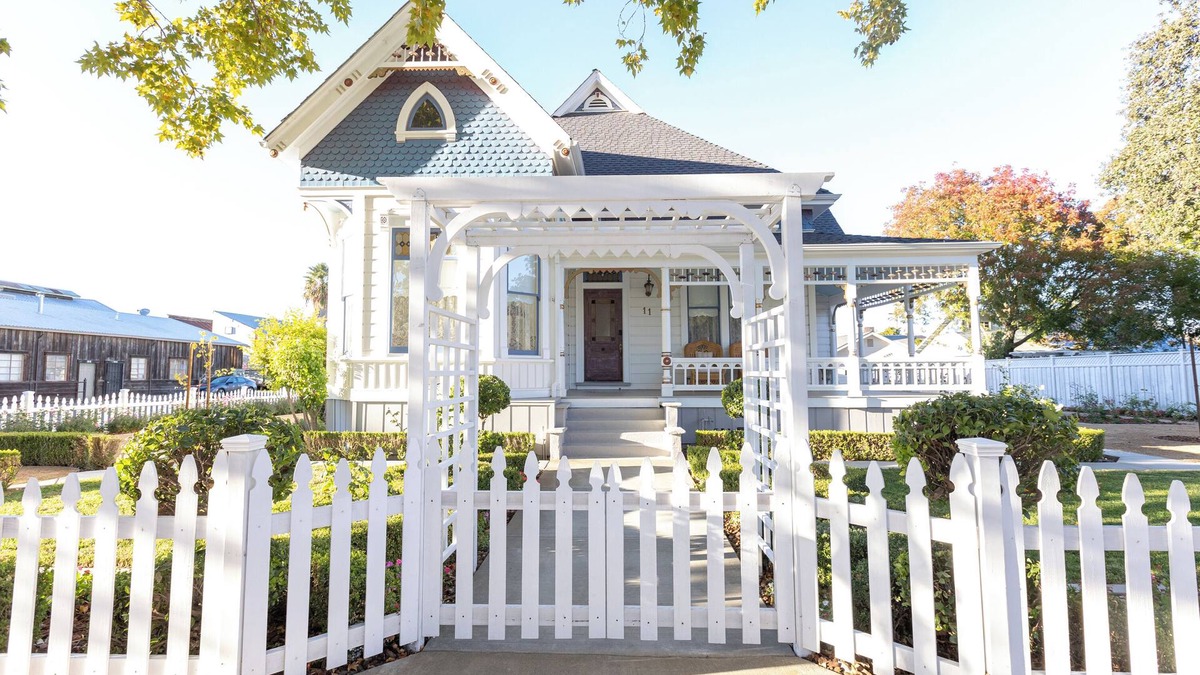 Winters House | The Queen On Main