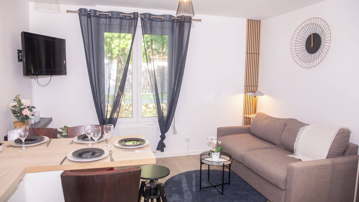 Le Chatelet-en-Brie Apartment | THE QUIET NEST IN THE COUNTRY OF FONTAINEBLEAU