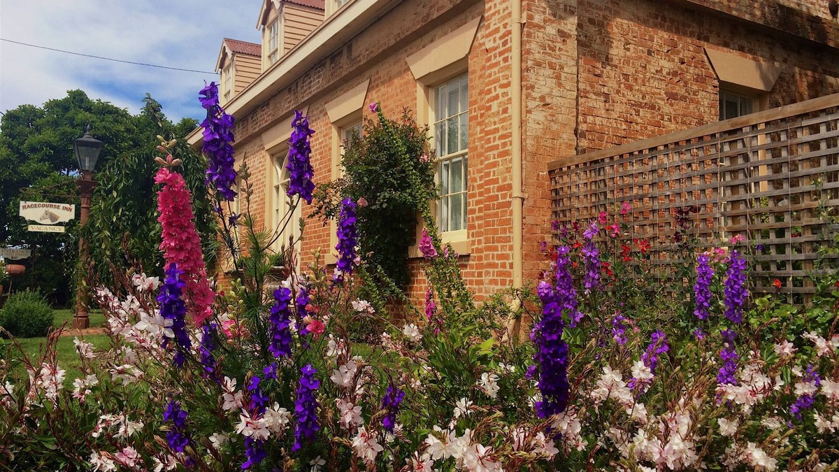 Longford Bed & Breakfast | The Racecourse Inn