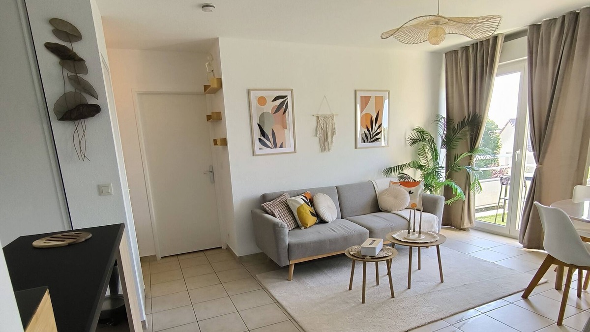 Pin - Vert Galant Apartment | The racing n est, comfortable 2 bedroom apt, balcony, close to circuit