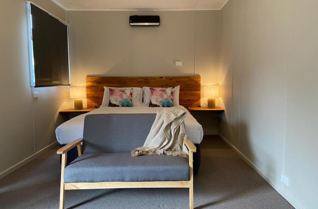 Queenstown Hotel | The Railway Hotel