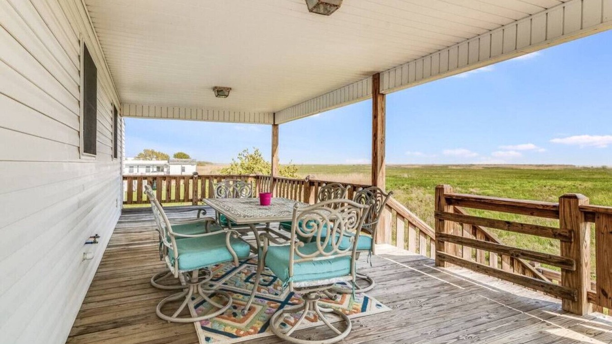 Cypremort Point House | The Rainbow · The getaway vacation house w/boat parking & wifi