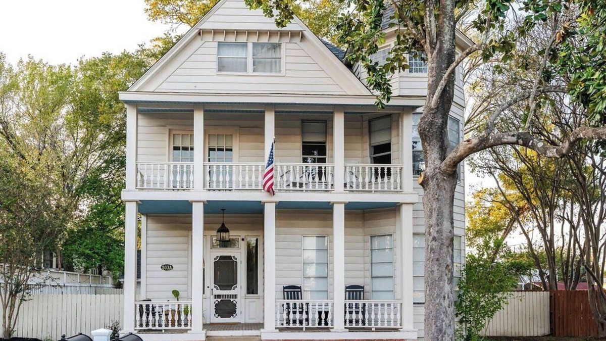 Smithville House | The Ramona House w/Cowboy Pool! Walk to Downtown!