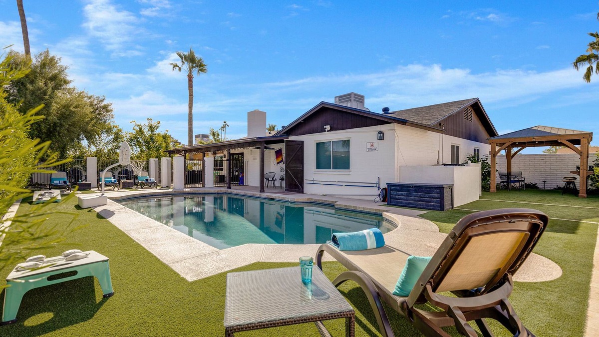 Desert Foothills Estates House | The Ranch 4 BD luxury retreat w. free heated pool