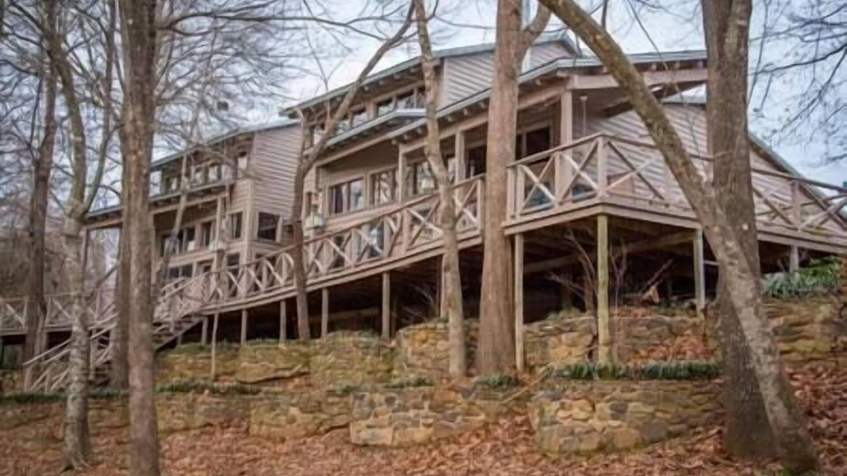 Golden House | The Ranch at River's Bend- Cabin 3-Ritz on the River