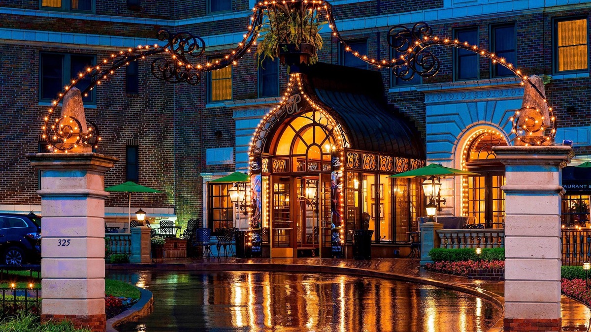 Country Club Plaza Area Hotel | The Raphael Hotel, Autograph Collection