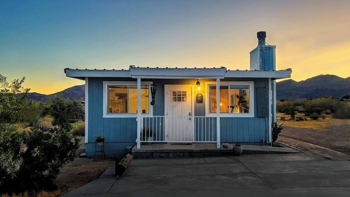 Joshua Tree House | The Raven House - Renovated Homestead Cabin