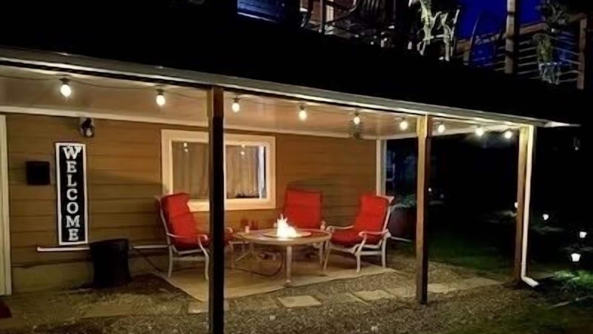 Gig Harbor Apartment | "The Red Door" 1 mile from downtown. 1 bedroom. Own entrance. Full Bath/Kitchen