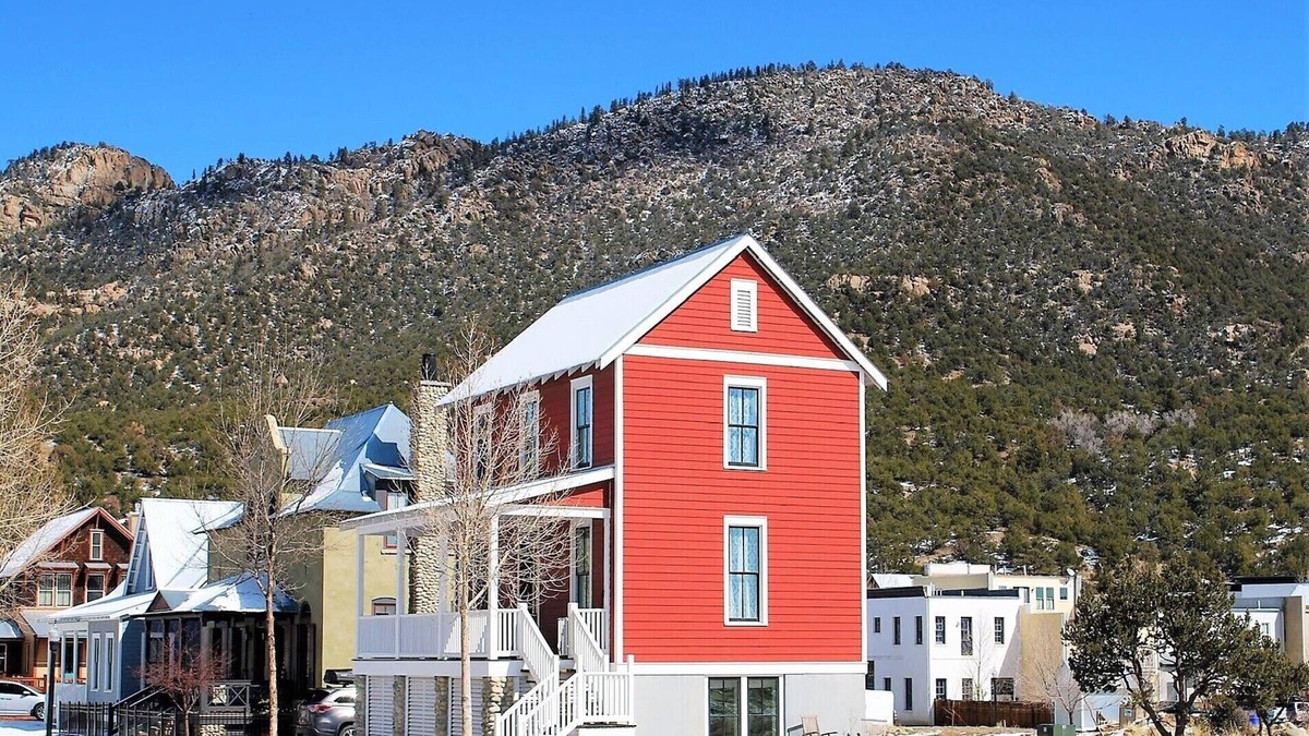 Buena Vista House | The Red Farmhouse at South Main welcomes you! Steps away from the River Trails!