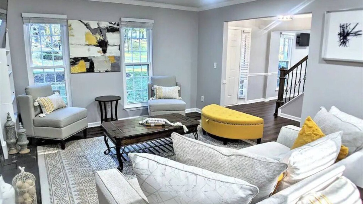 Roswell House | The Red Magnolia, Refreshing, Cozy, Game Room, Historic Roswell!