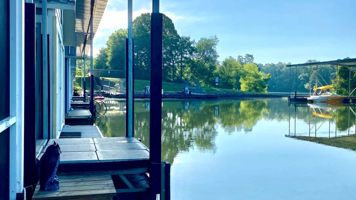 Bainbridge Boat Rental | The Reel Time on the Flint River houseboat.