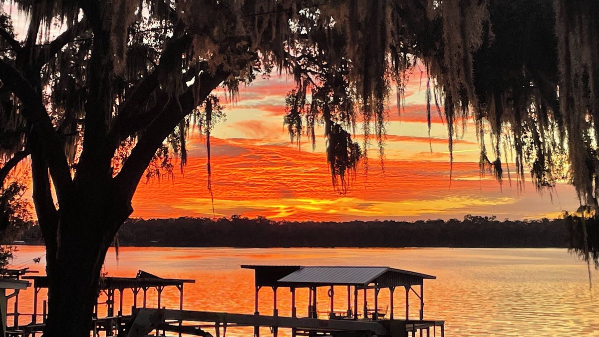 Fruitland House | The Reeling Inn on the River with Private Dock and Deck
