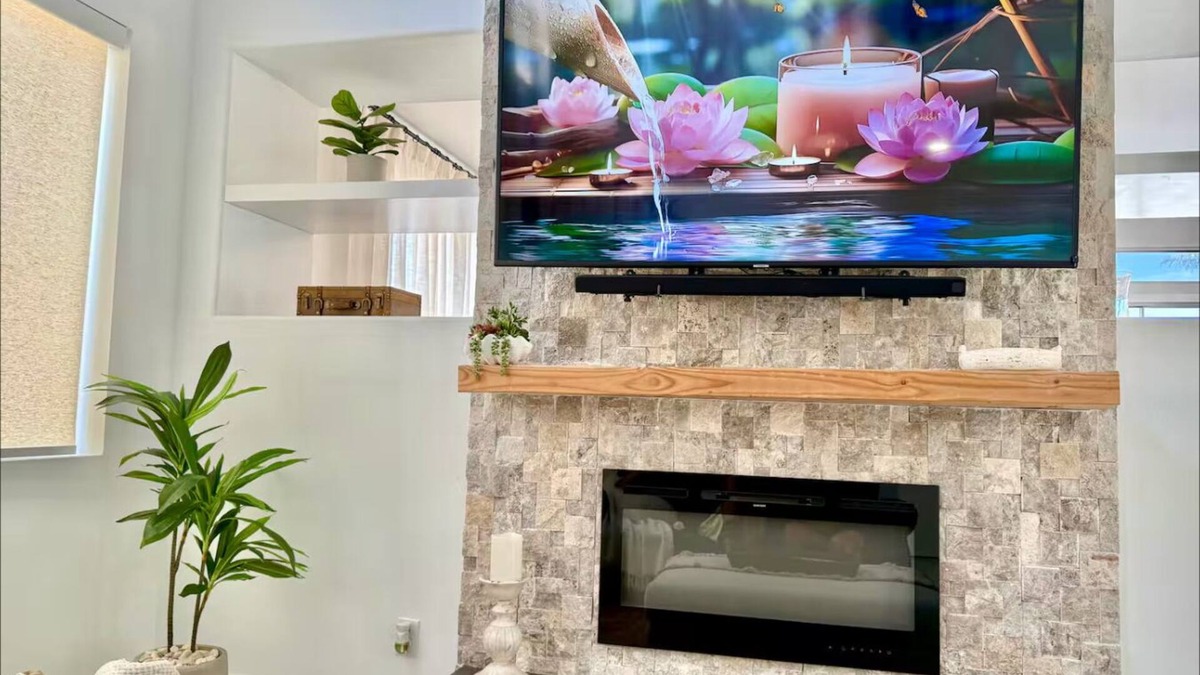 Summerlin House | The Refuge of Dreams – Family-Friendly 3BR/3BA Home with Pool, Spa & Gym Access
