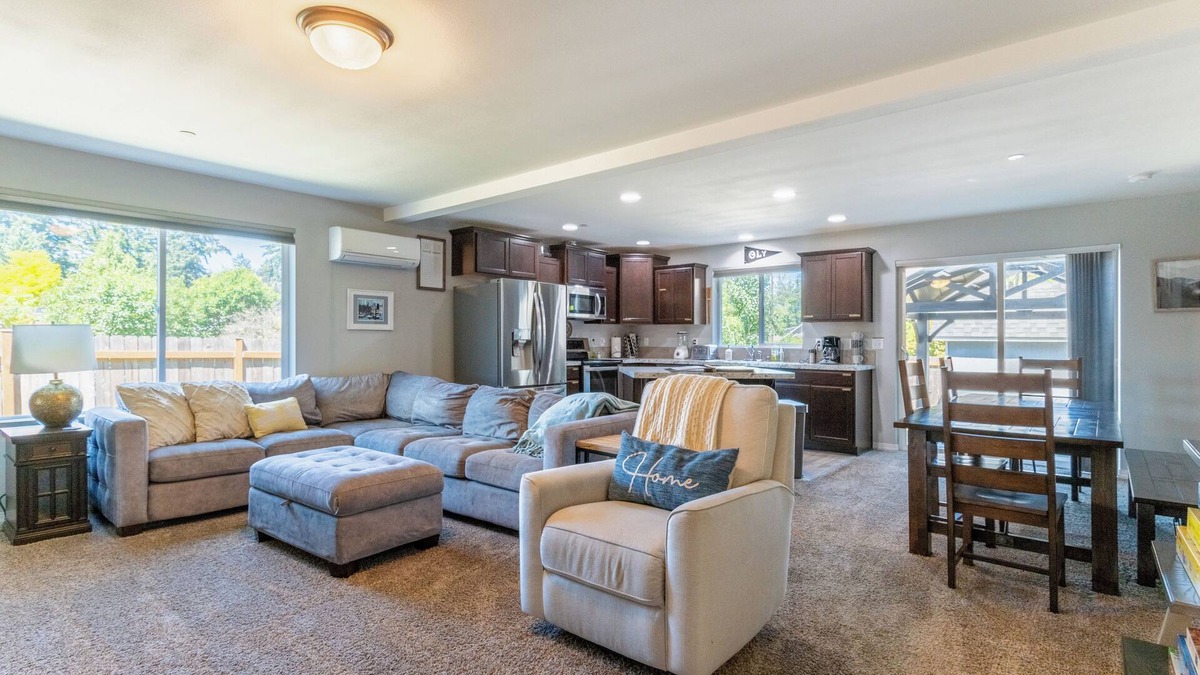 Olympia House | The Relax-INN' Heron