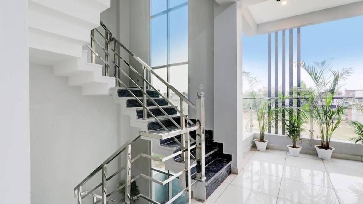 Malihabad Hotel | The Renaya Hotel