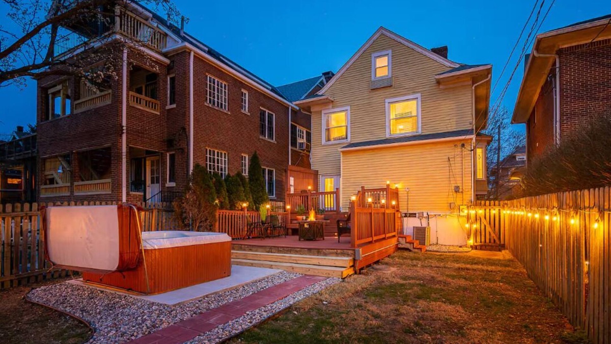 Highlands Douglass House | The Reserve ~ 5BR Fun! Hot Tub, Fire Pit, Deck, Walkable To Bardstown Rd