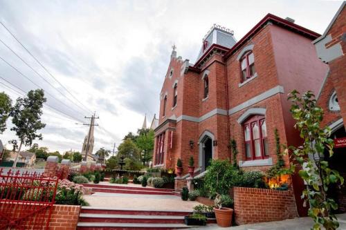 Bendigo House | The Residence of MacKenzie Quarters CBD Bendigo