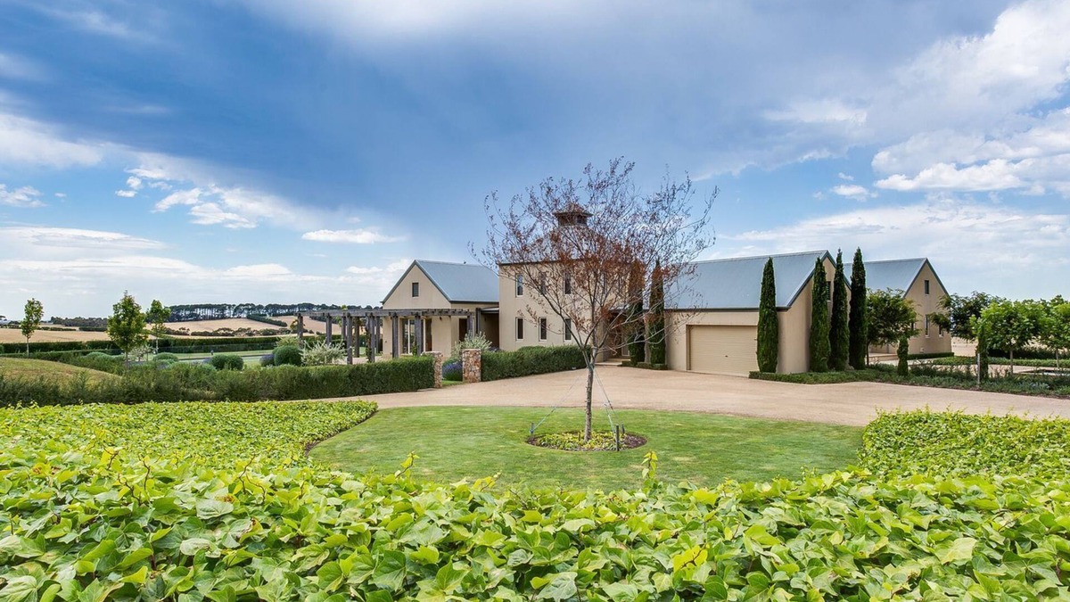 Flinders House | The Resort Flinders Paul Bangay masterpiece gardens