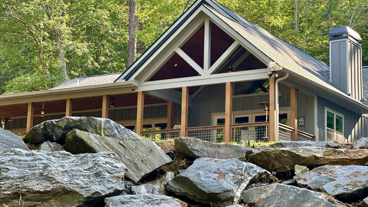 Warne House | The Rest. Spacious 5 bedroom home with beautiful amenities in tranquil Warne,NC