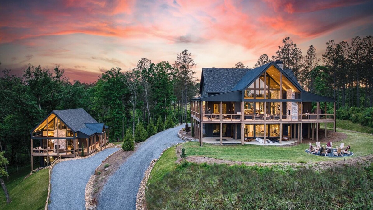 Ellijay Cabin | The Retreat at Oakwood – A High-End Stay for Large Groups & Gatherings
