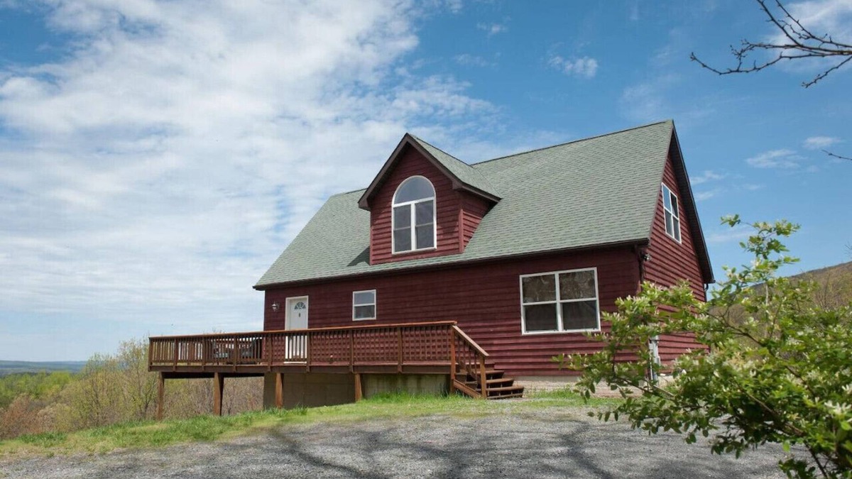 Berkeley Springs House | The Retreat at Upland Trail -A Spectacular Private View!