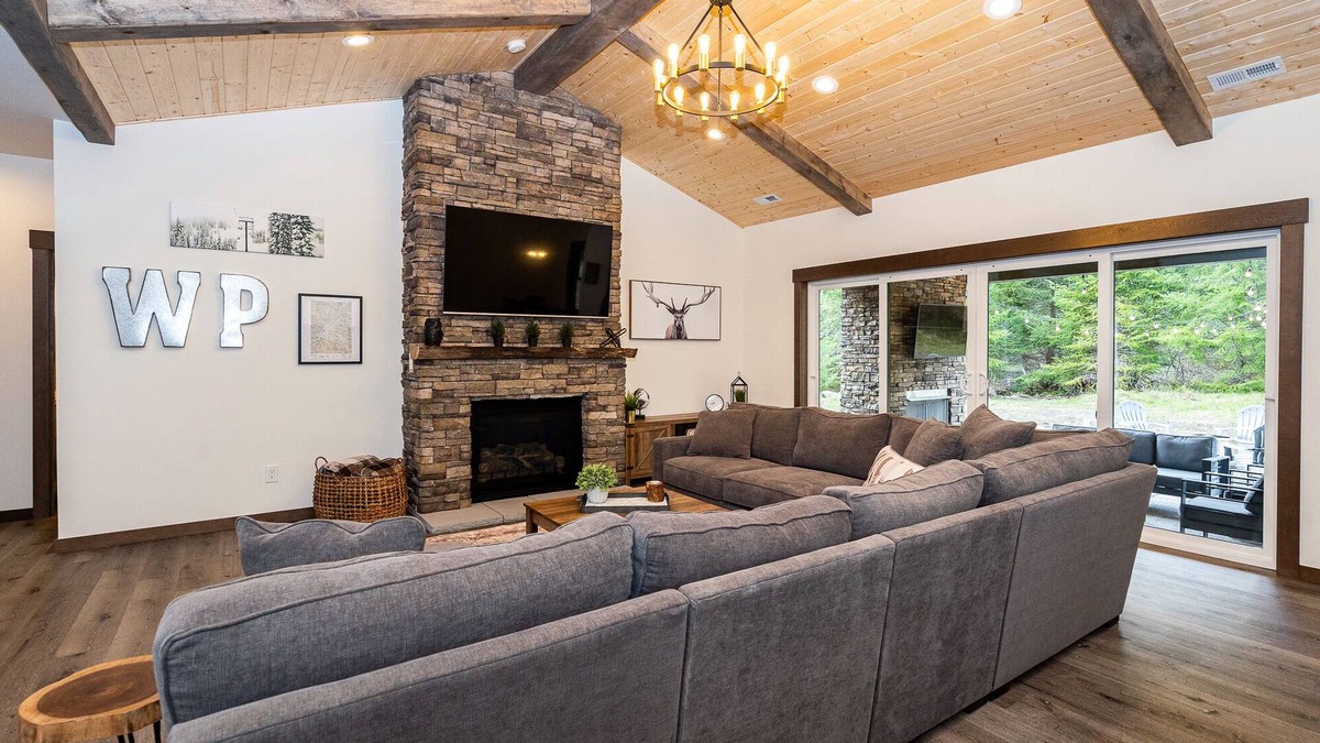 Packwood Cabin | The Retreat-Brand New 5 Bedroom Custom Home-Mt. Rainier - Hot Tub