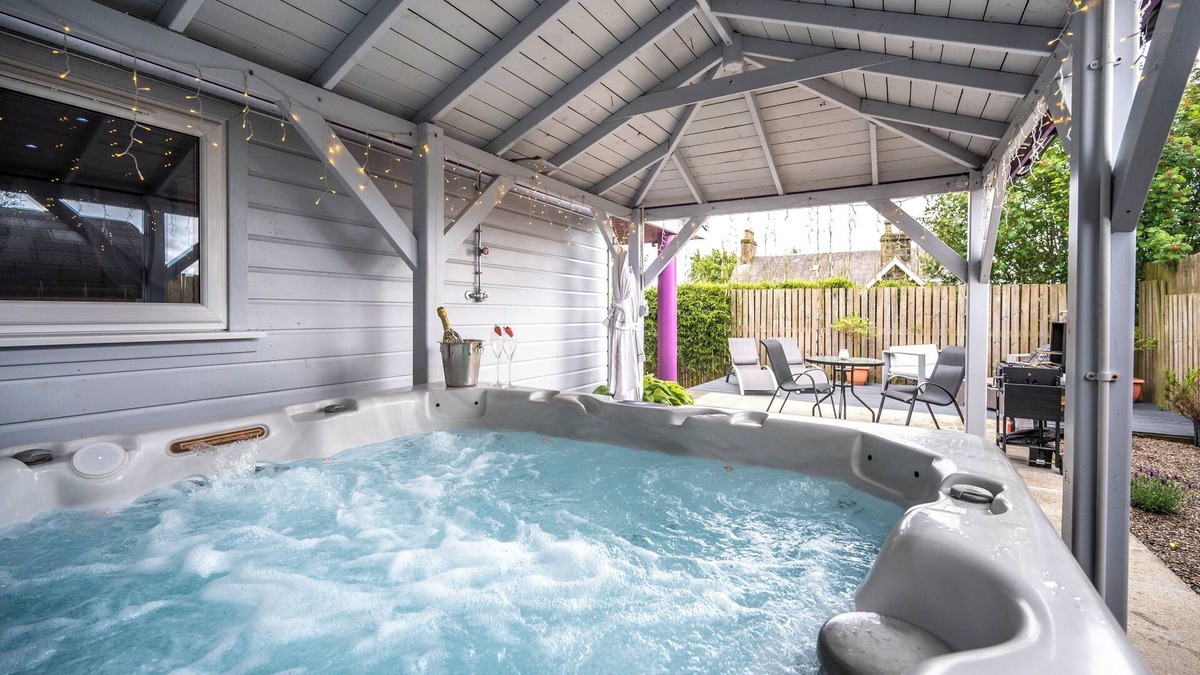 Pitlochry Cabin | The Retreat Cabin with covered hot tub, sauna & cinema room.