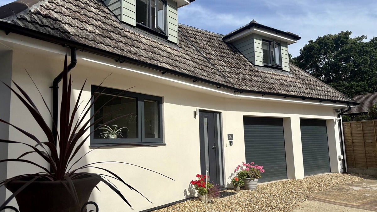 Ferndown House | THE RETREAT, family friendly, country holiday cottage in Ferndown