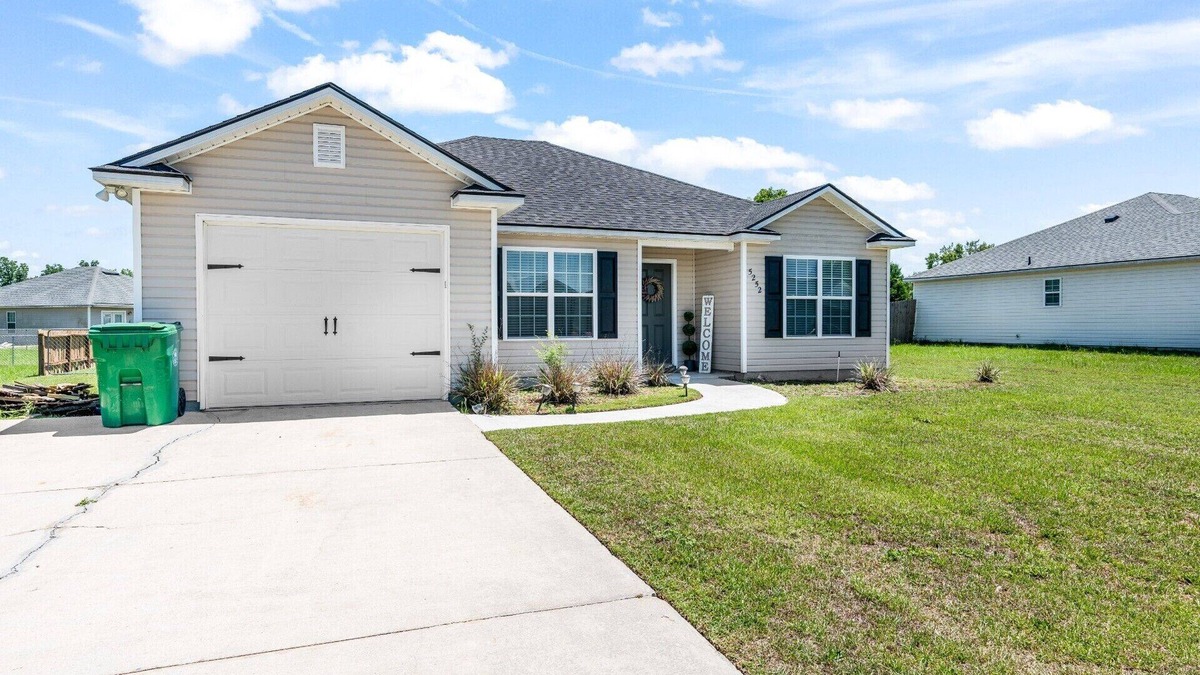 Valdosta House | The Reveille Retreat – Pet-Friendly 3BR w/Grill & Yard, Near Moody AFB