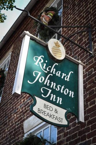 Old Town Fredericksburg Bed & Breakfast | The Richard Johnston Inn & 1890 Caroline House