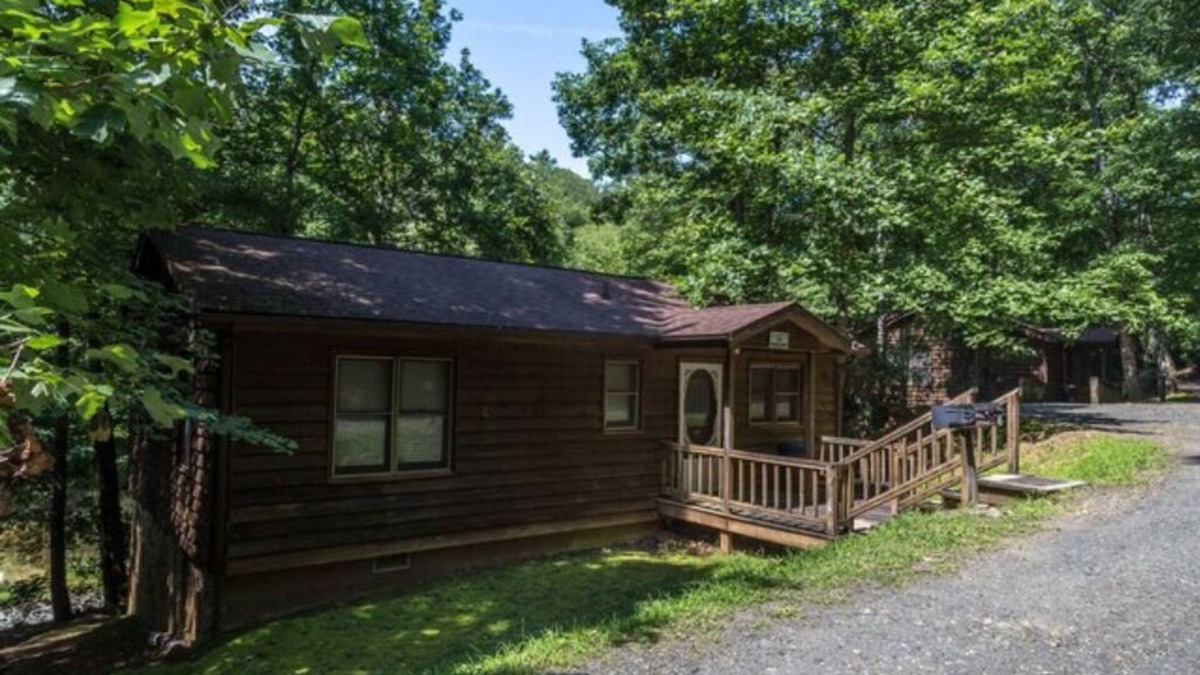Springmaid Mountain Cottage | The Ridge Cabin - Sleeps 4