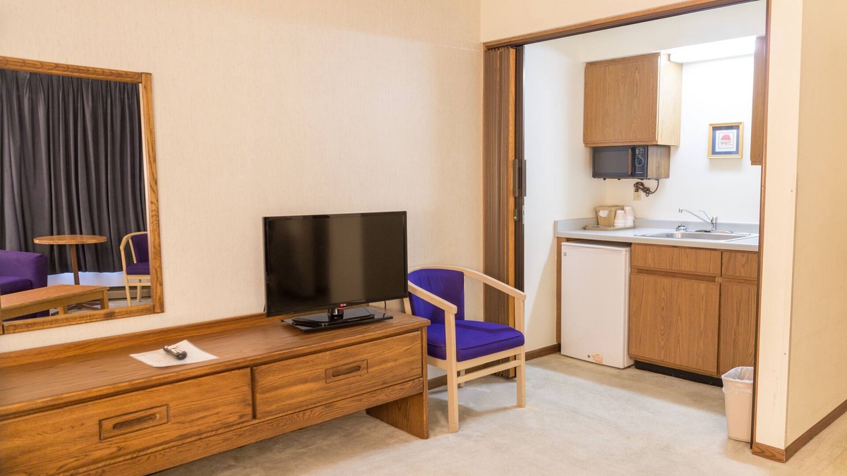 Portage Hotel | The Ridge Hotel Portage