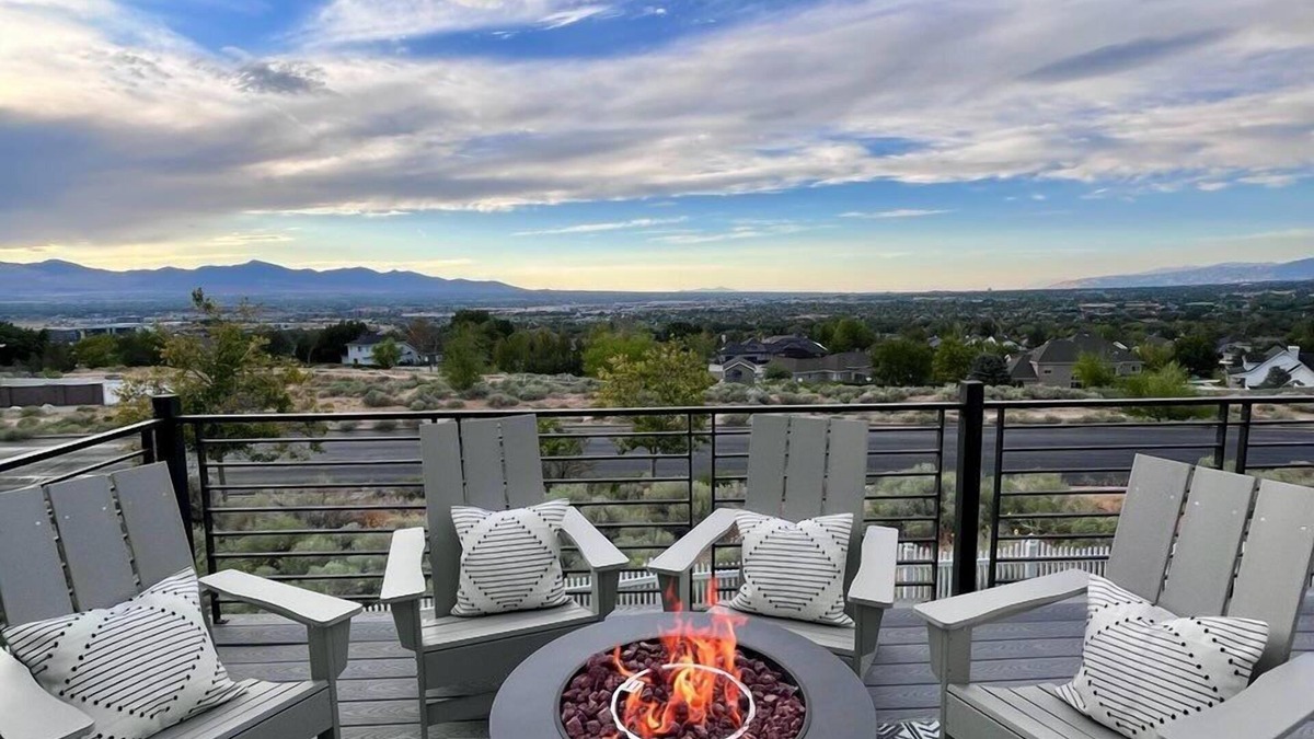 Draper House | The Ridgeline Retreat | 6BR (+ office) mountain escape | Spa, Sauna, Game room, Bunk room, Work-from-home Setup & Epic views!