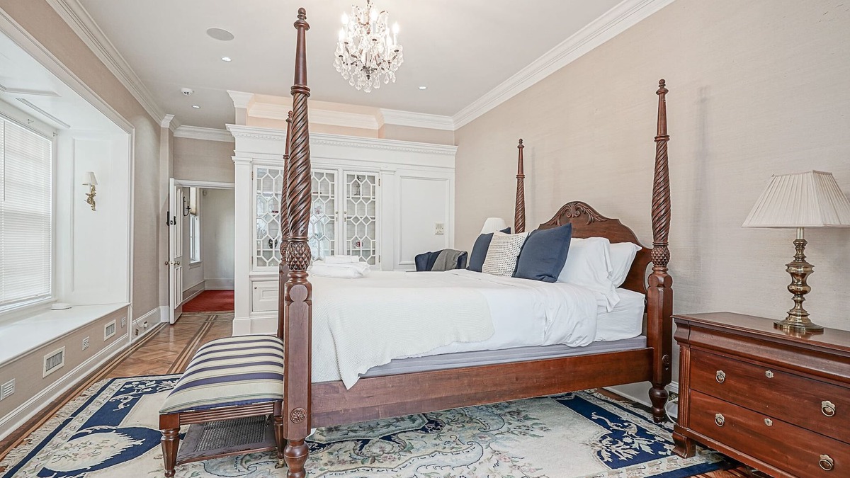 Center City House | The Rittenhouse Residence | Holidays Christmas&retreats | 8BR w/roof deck