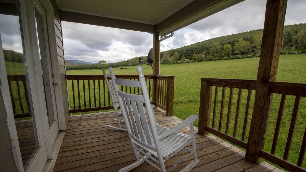 Pearisburg Cottage | The River Ash Cottage at Walker Creek Retreat