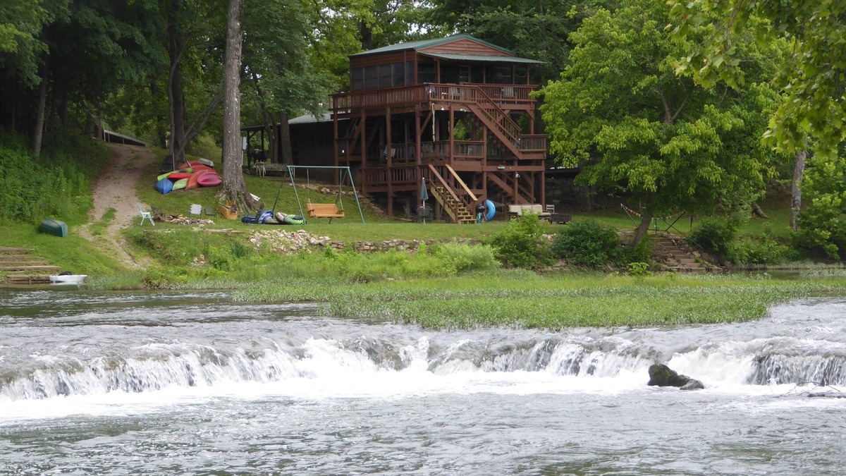 Hardy Cabin | The River Cabin at Camp Miramichee Falls in Hardy, AR