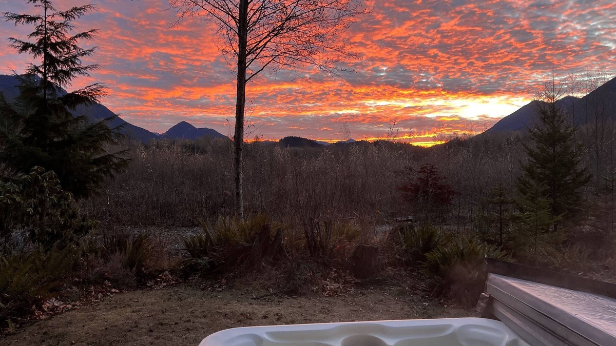 Ashford House | The River House: A quiet getaway with Stunning Mountain views.
