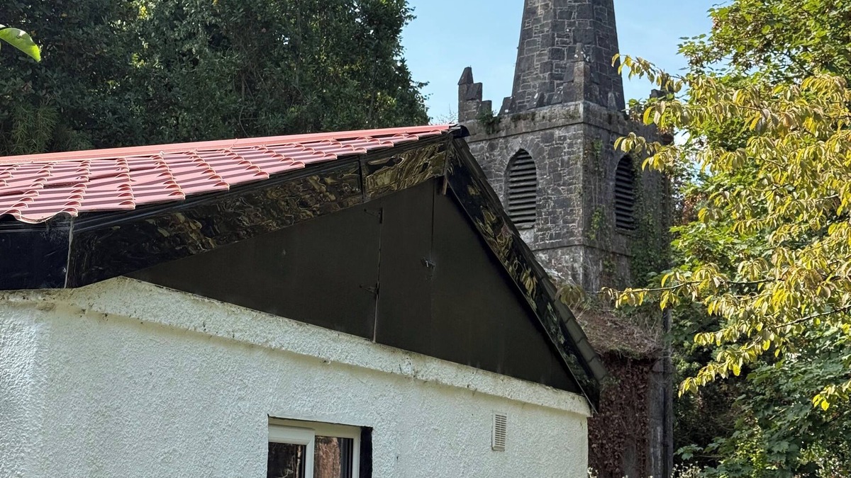 Parteen Ski Chalet | The River Lodge. Cottage on river-fronted estate 10 mins from Limerick City
