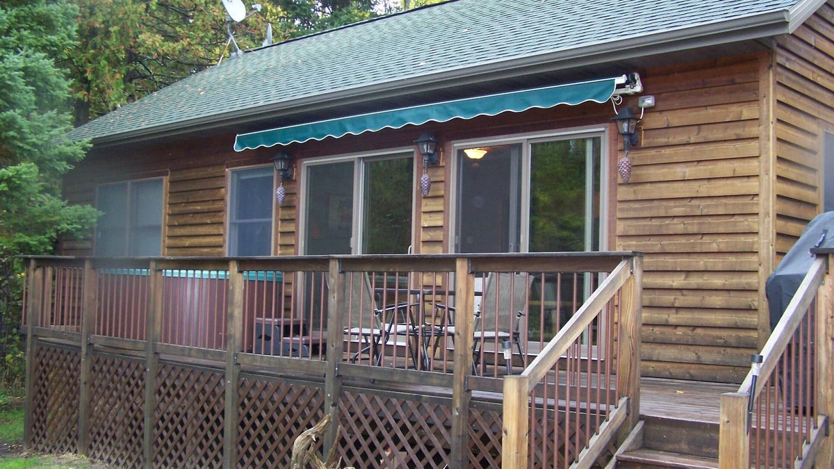 Indian River Cabin | The River's Edge Hot Tub Wi-Fi Riverfront Pet Nature Relax Ski Stargaze Relax!
