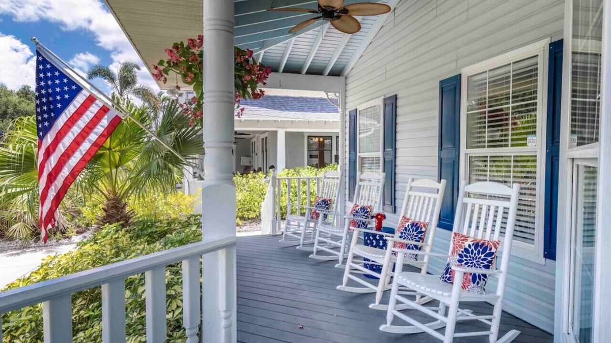 Bradenton House | The Riverhouse Retreat