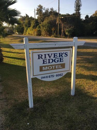 LaBelle Hotel | The Rivers Edge Motel