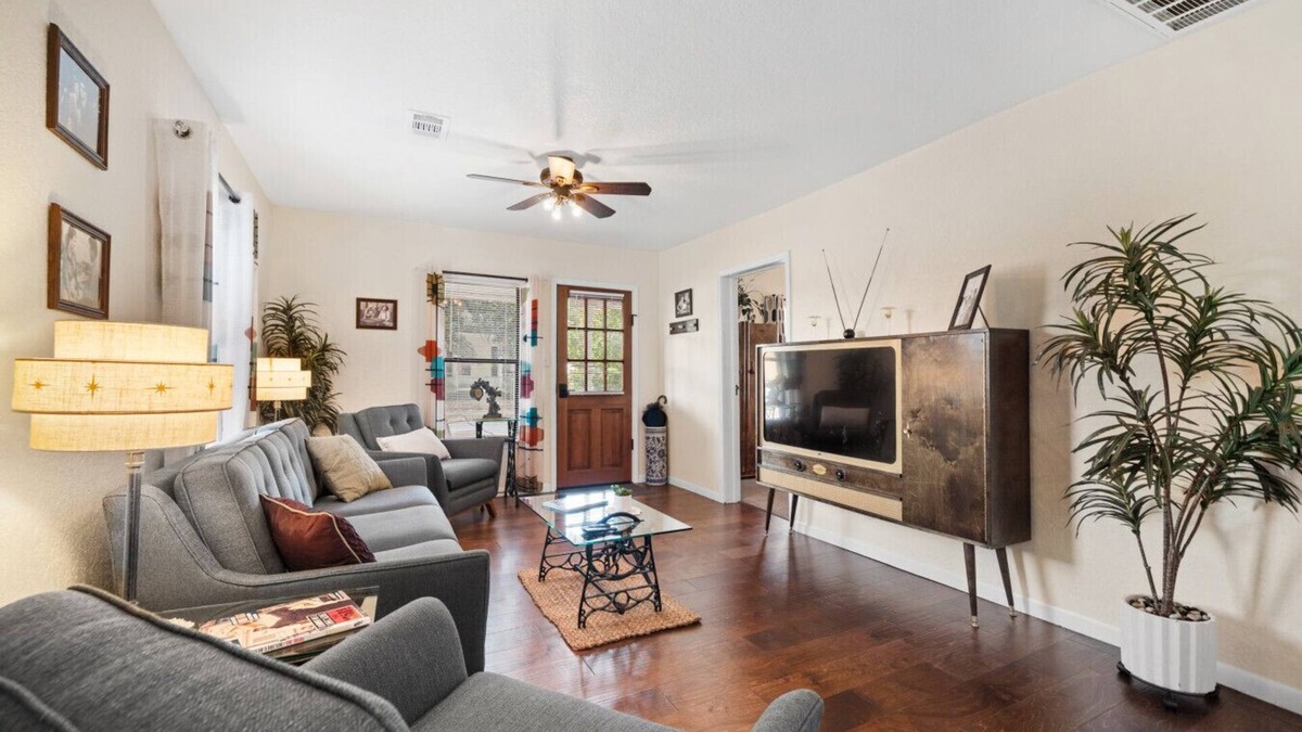 Russellville Apartment | The Riverside Cottage