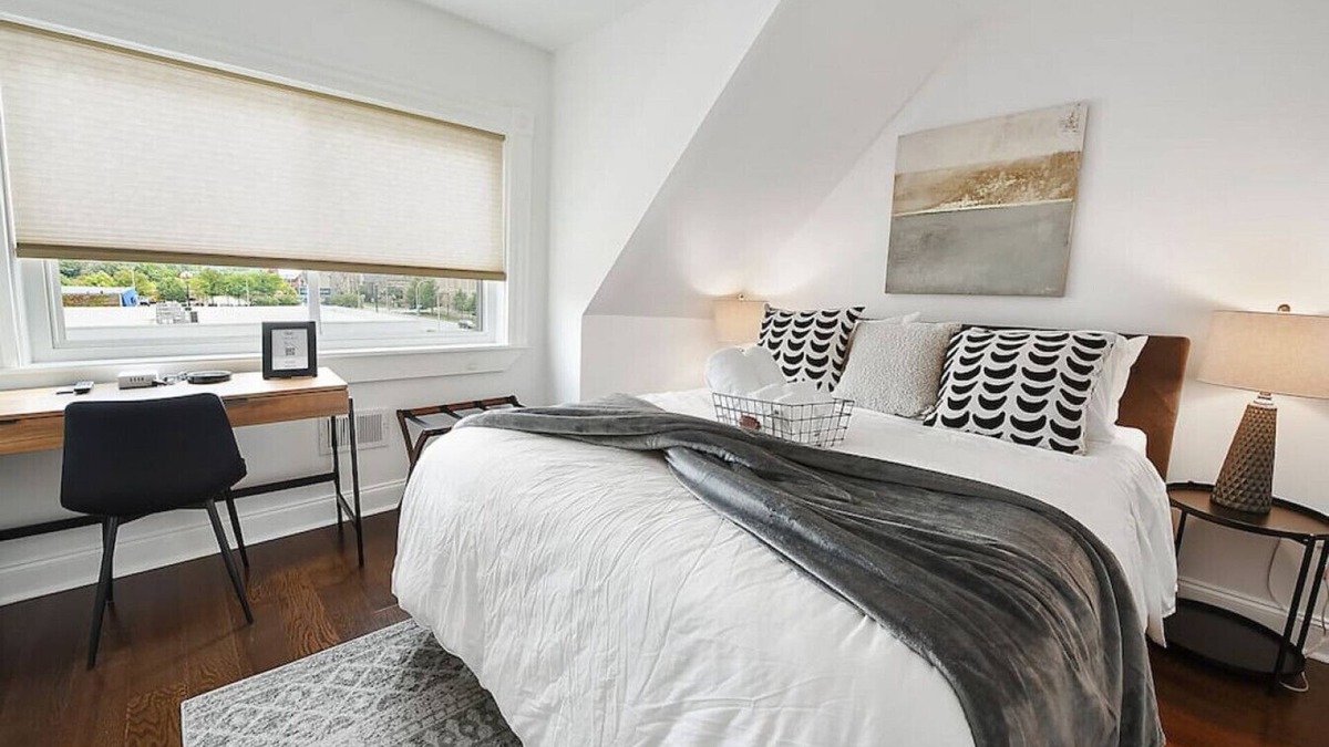 East Liberty House | The Riverview Room on Beatty
