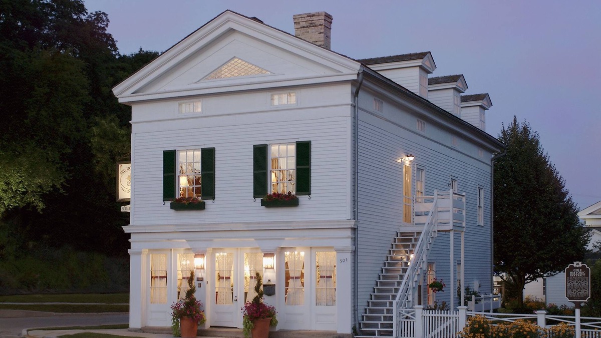 Sheboygan Falls Bed & Breakfast | The Rochester Inn, A Historic Hotel