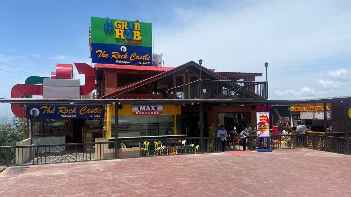 Waknaghat Hotel | The Rock Castle Hotel in serene Kandaghat with WiFi, AC. Enjoy your stay