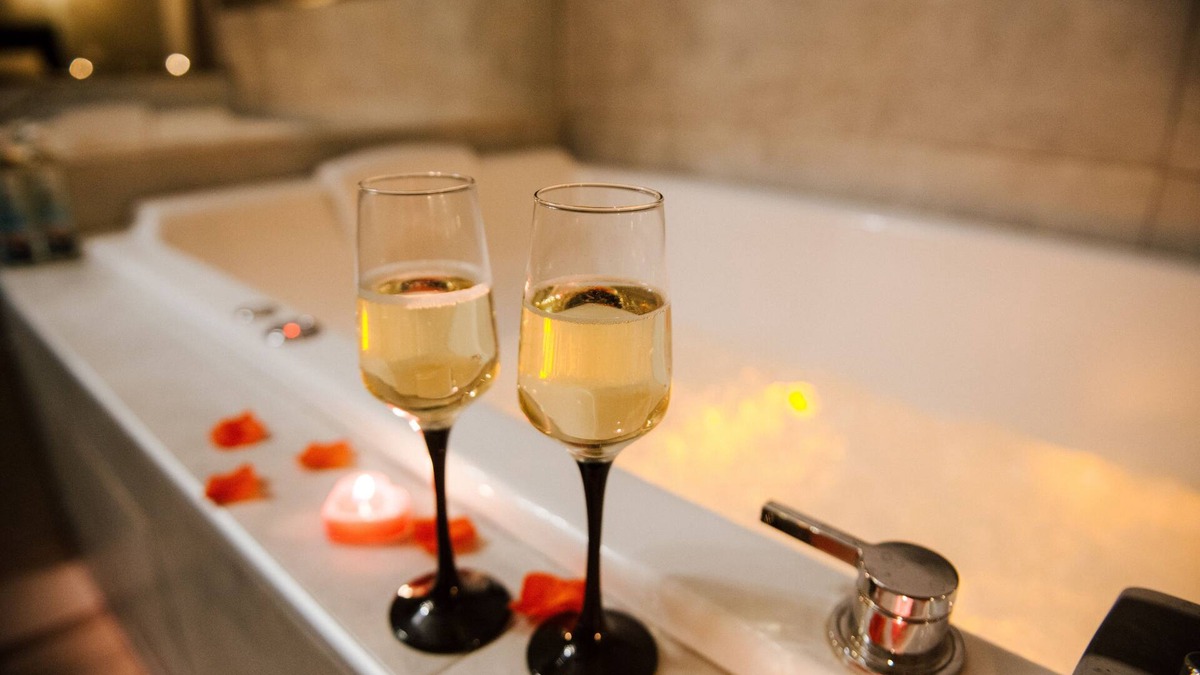 Saint-Jean Apartment | The Romantic Suite with Jacuzzi