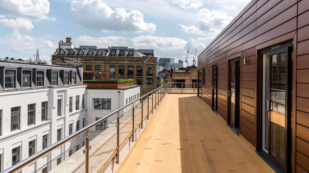 Clerkenwell Apartment | The Roof is on Fire - Farringdon - by Frankie Says