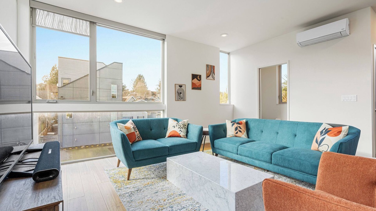 Central District House | The Rooftop Blue Haven Home w Firepit