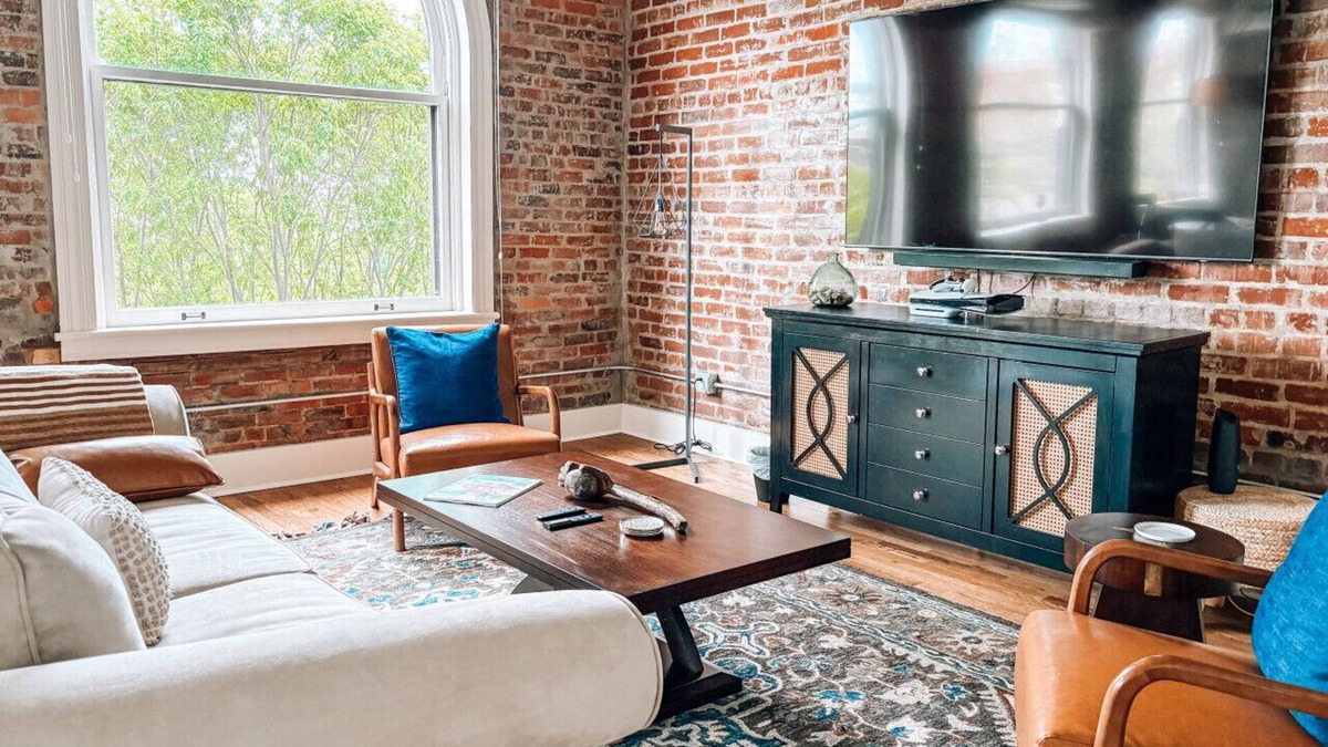 Downtown Greensboro Apartment | The Rooftop Nest - Downtown, Playstation 5!, Pet Friendly, Laundry, Natural Light