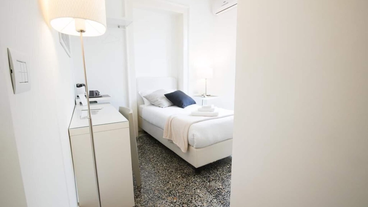 Messina House | The Rooms of Piazza Cairoli, Standard single room